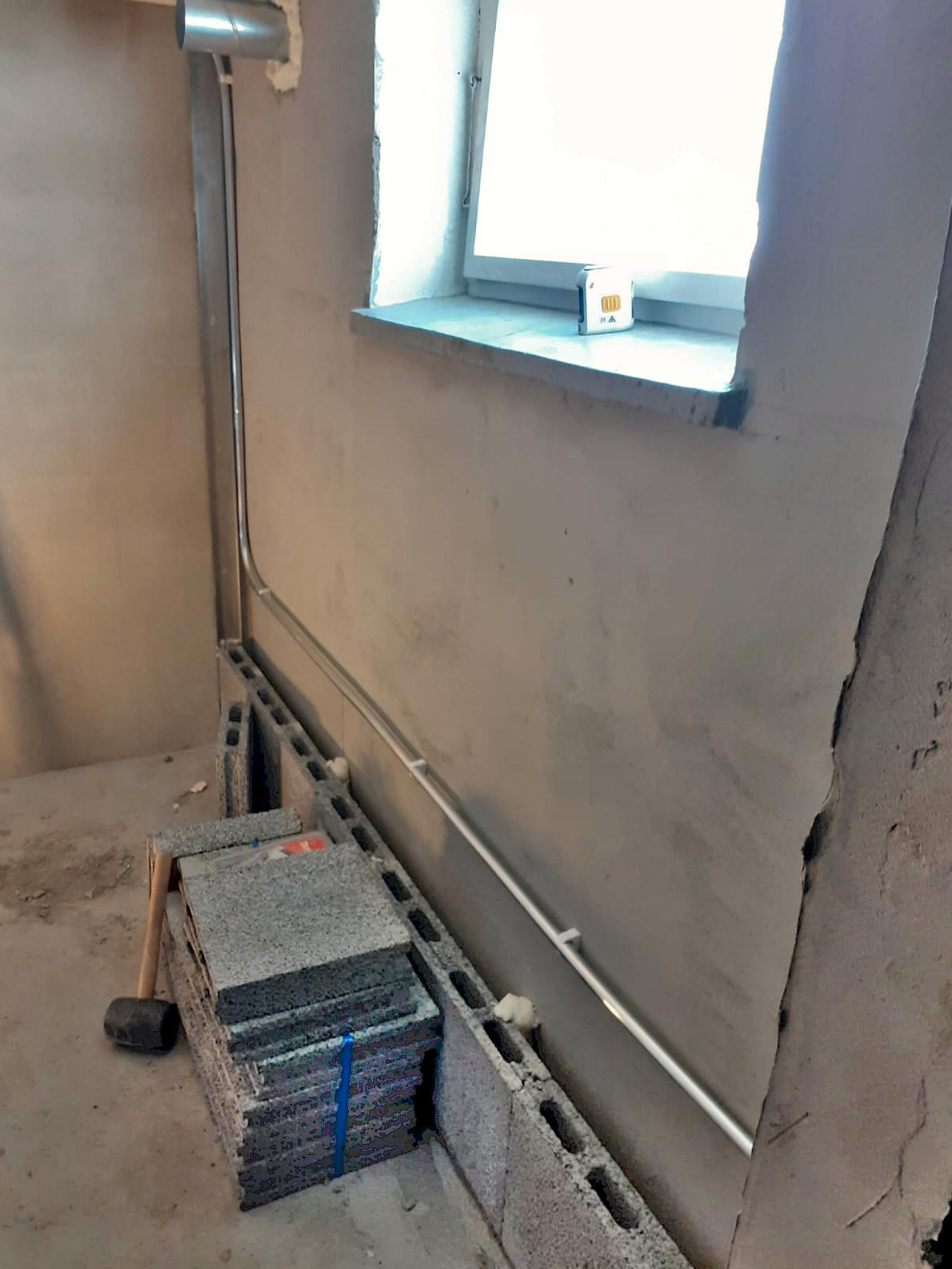Kellariremontin jalkeinen viimeistelty sisatila.