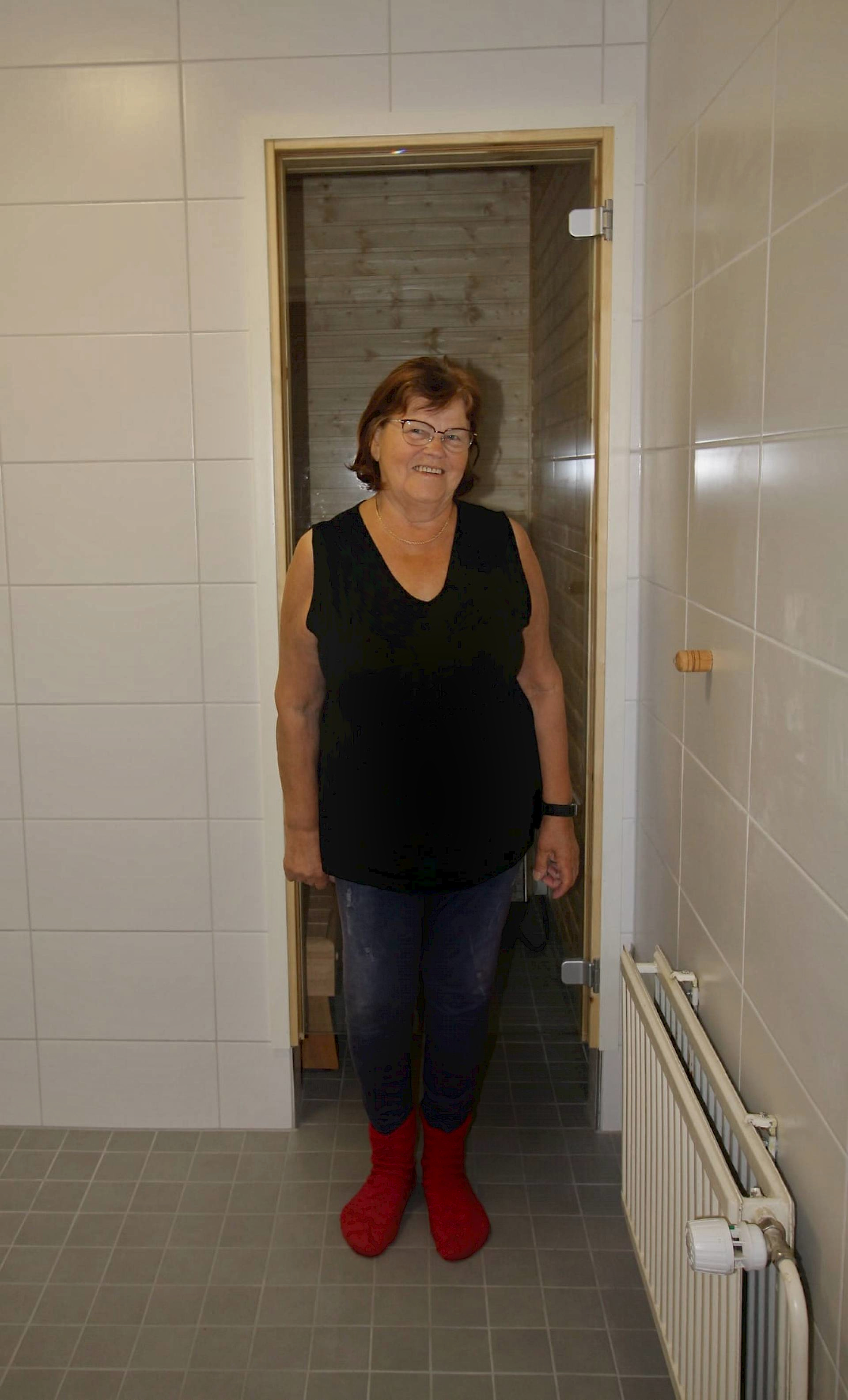 Lohtajan rivitalokohteen uudistettu kylpyhuone ja viimeistelty markatila.