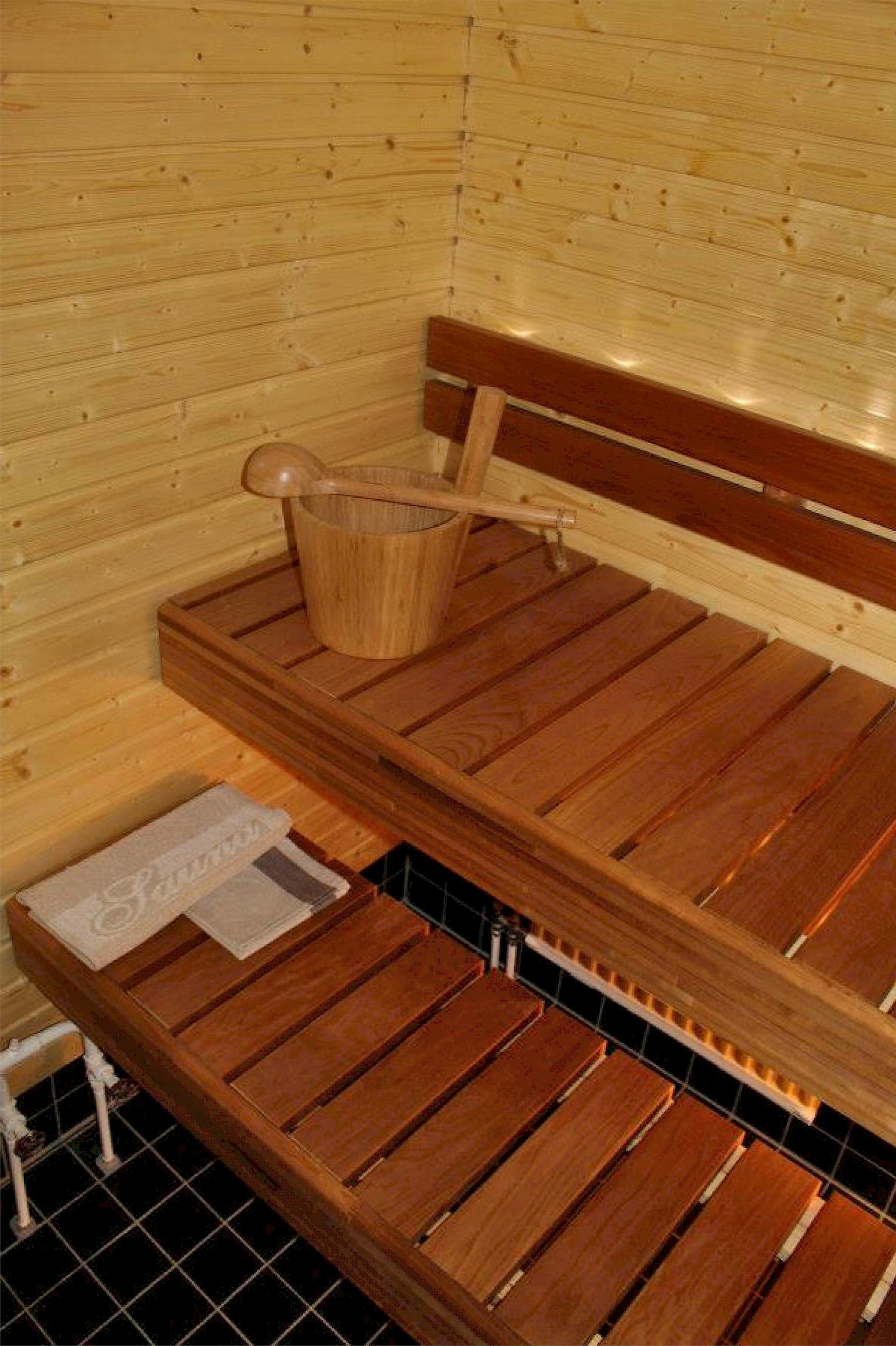 Uusittu palahuopakatto Kokkolan kattoremonttikohteessa.